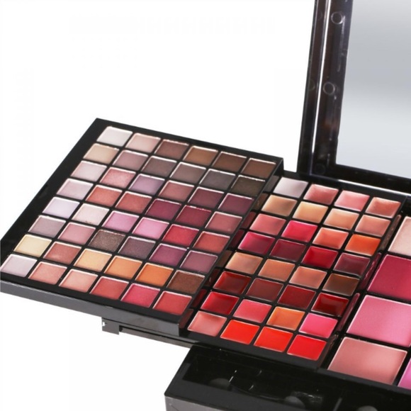 Bloomingdale’s Ultimate Collection Palette - Picture 5 of 5